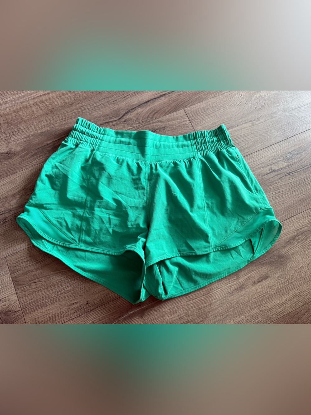 Lululemon Hotty Hot High-Rise Lined Short 2.5"
Kelly Green